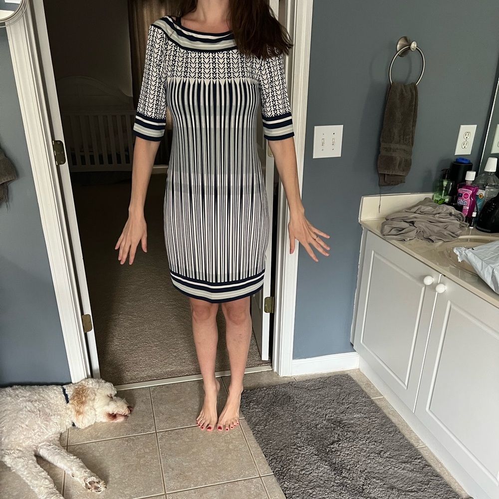Dress size medium - Picture 2 of 5